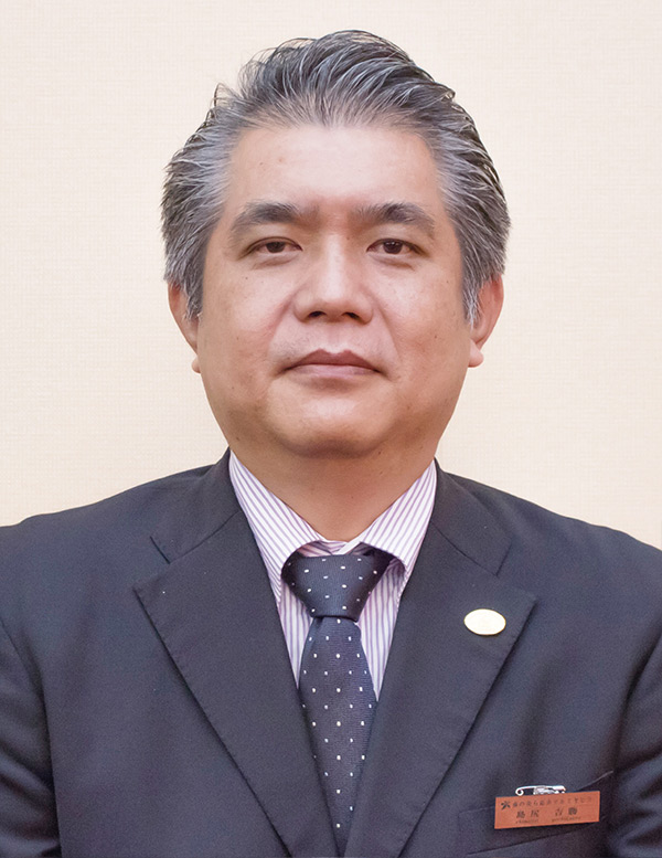 専務取締役副総支配人 島尻 吉勝